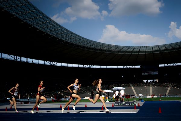 Katharina Trost (LG Stadtwerke Muenchen), Hanna Klein (LAV Stadtwerke Tuebingen), Caterina Granz (LG Nord Berlin), Vera Coutellier (ASV Koeln) im 1500m Finale waehrend der deutschen Leichtathletik-Meisterschaften im Olympiastadion am 26.06.2022 in Berlin